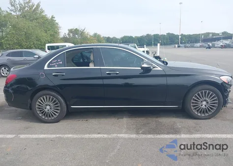 2015 Mercedes-Benz C 300 Luxury 4Matic из США, поврежденный, VIN 55SWF4KB3FU008942